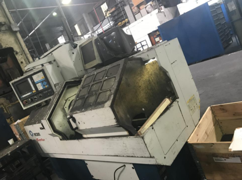  A) 01 (um) torno CNC marca Romi, modelo Centur 30D, ano defabricação 2004, número de série 002 089338, número patrimonial53, em regular estado de conservação, sem contraponto, semplaca, com sistema de “gang tools” e cujo funcionamento não pôdeser aferido, avaliado em R$ 40.000,00;B) 01 (uma) t